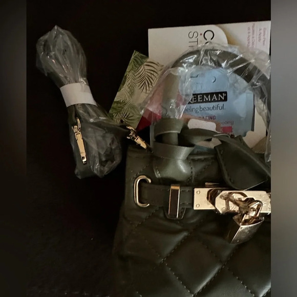 NWT BADGLEY MISCHKA Mini Diamond Quilted Tote - Picture 4 of 5